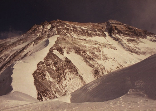 Вид на Северо-Восточный гребень  (Из фотоархива Кубанской экспедиции на Эверест в 2000 году)