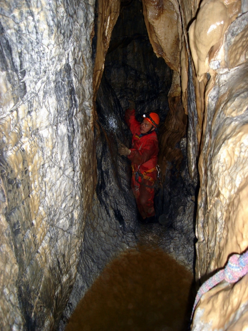 пещера Кёк-Таш (Голубой камень, Экологическая), меандр между 4м и 5м колодцами